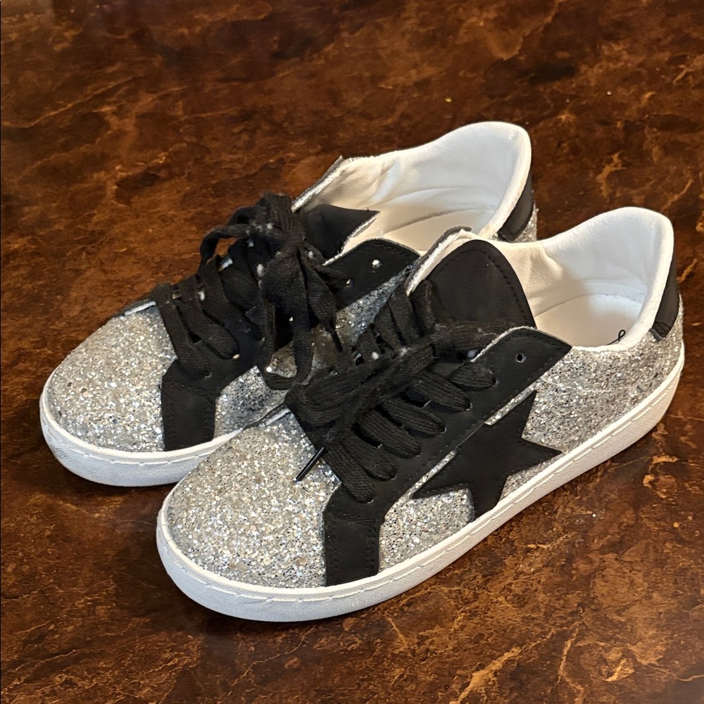 Sparkling Silver and Black Sneakers London Rag size 6